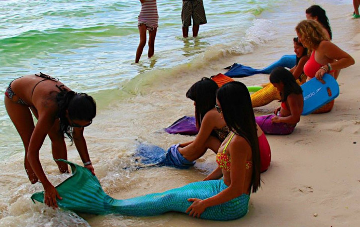 Swimming school teaches you how to become a mermaid